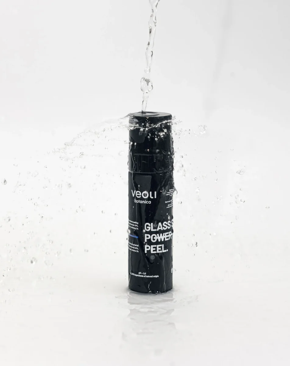 Glass skin power -geelikasvojen kuorinta maitohapolla, traneksaamihapolla ja ektoiinilla Veoli Botanica - Image 3