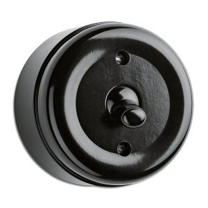 Vaihtokytkin (6), vipukytkimellä. Pinta-asennus, halk. 62mm, korkeus 49mm, IP20. Musta bakeliitti.