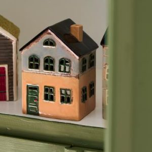 Talolyhty Nyhavn vihreillä ikkunoilla Ib Laursen