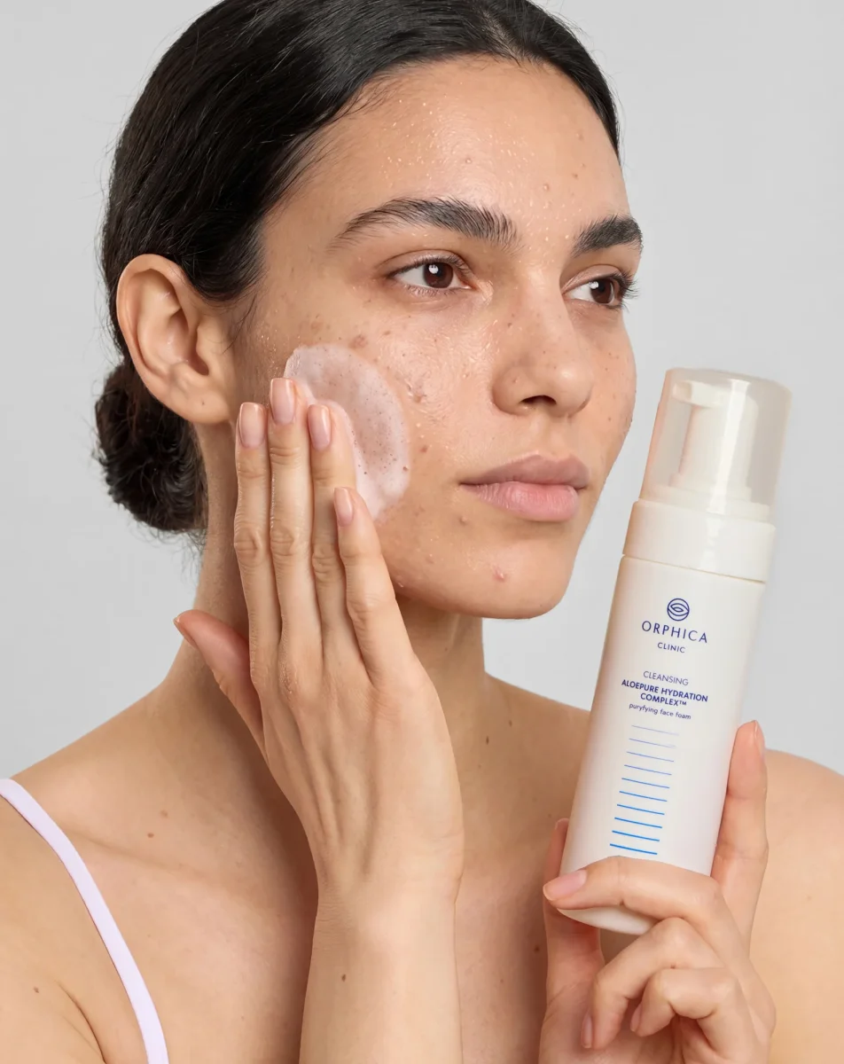 Puhdistusvaahto herkälle ja akneiholle, sisältää betaiinia, pantenolia ja allantoiinia Cleansing Orphica Clinic 150 ml - Image 4